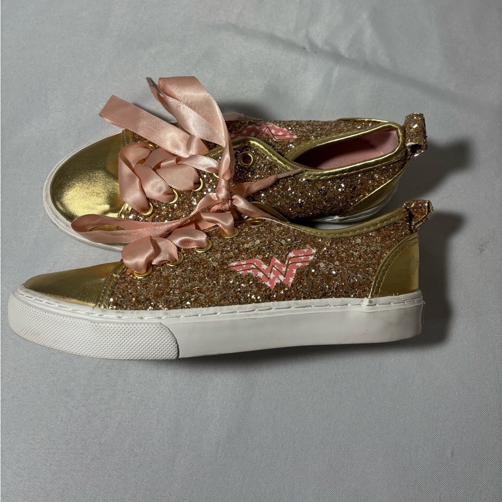 Girls size 3 Wonder Woman shoes, #L941